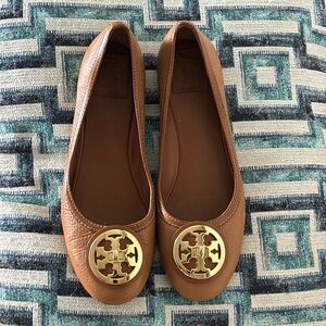 Impeccable Tory Burch Leather Flats